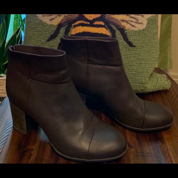 clarks brown ankle boots womens